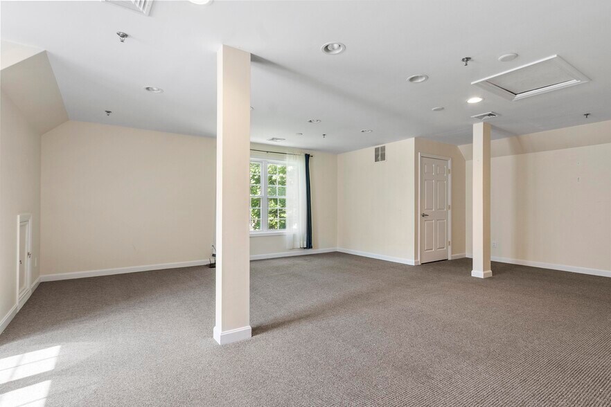 More Photos Of 206 Southbridge St, Auburn Office For Lease
