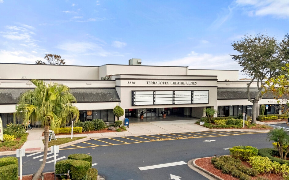 More Photos Of 5575 S Semoran Blvd, Orlando Unknown For Lease