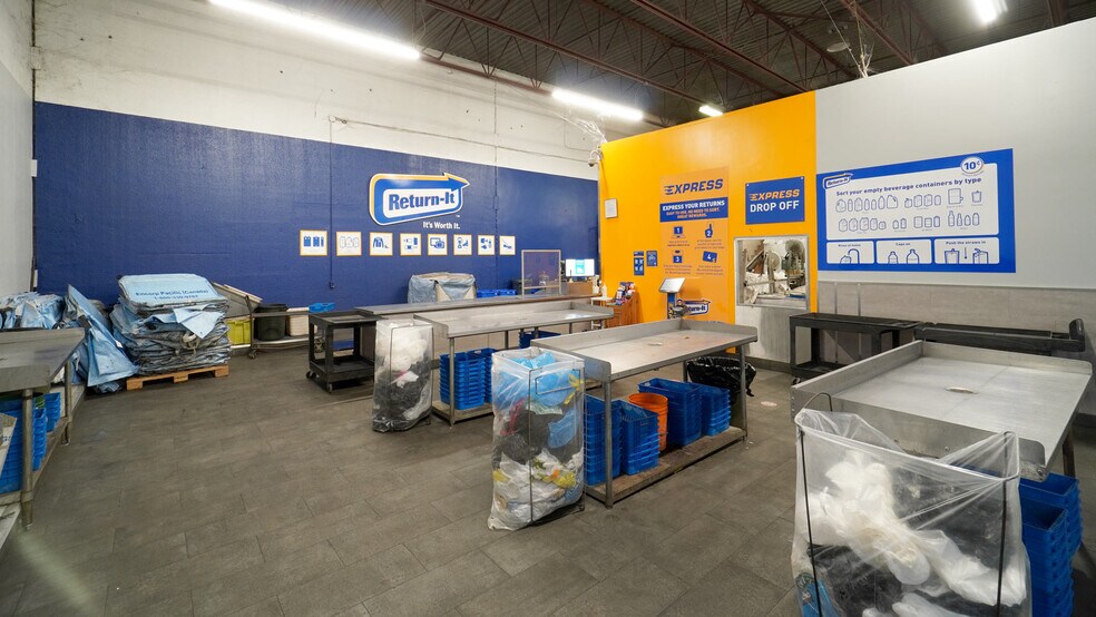 More Photos Of 21-63 Braid St, New Westminster Warehouse For Lease