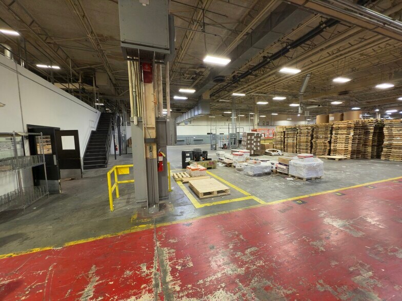 More Photos Of 5800 Peachtree Rd, Atlanta Manufacturing For Sale