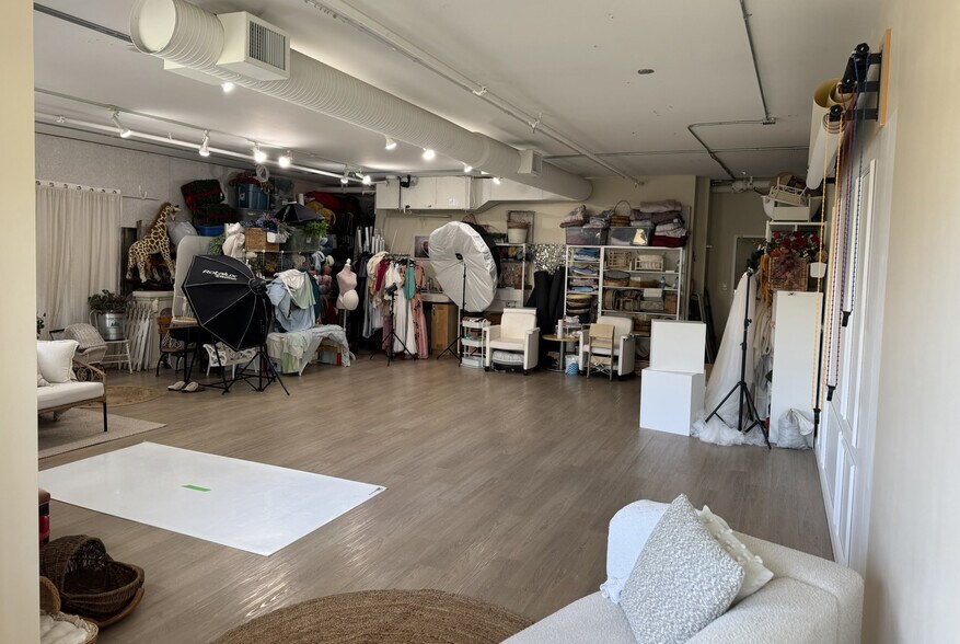 More Photos Of 6820 188th St, Surrey Storefront For Lease