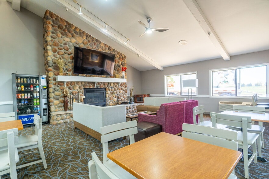 More Photos Of 4230 S Lewis Blvd, Sioux City Hotel For Sale