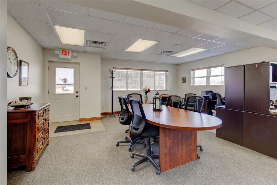 More Photos Of 2919 1st Ave SE, Cedar Rapids Office For Sale