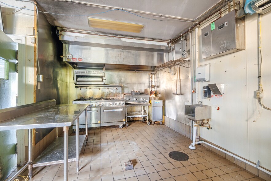 More Photos Of 5015 Magazine St, New Orleans General Retail For Lease