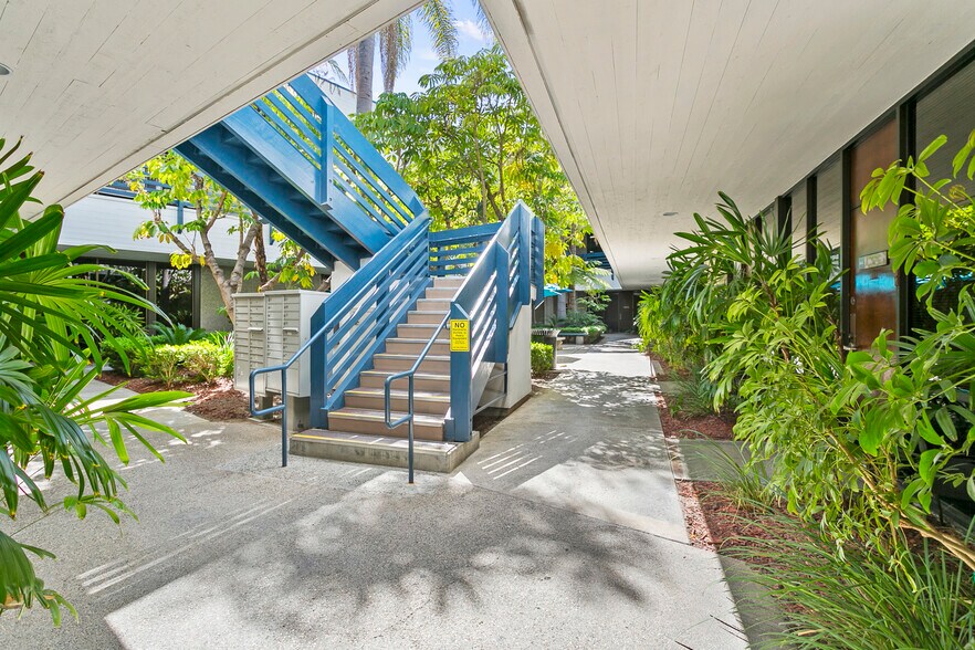 More Photos Of 801 Parkcenter Dr, Santa Ana Office For Lease