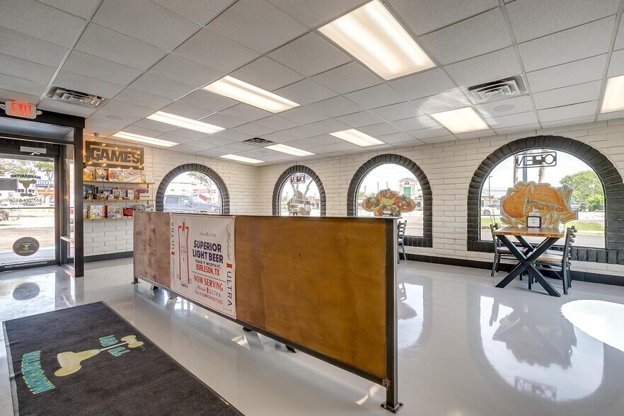 More Photos Of 316 Wilshire Blvd, Burleson Freestanding For Sale