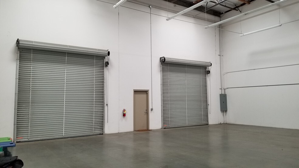 More Photos Of 325 N Puente St, Brea Light Manufacturing For Lease