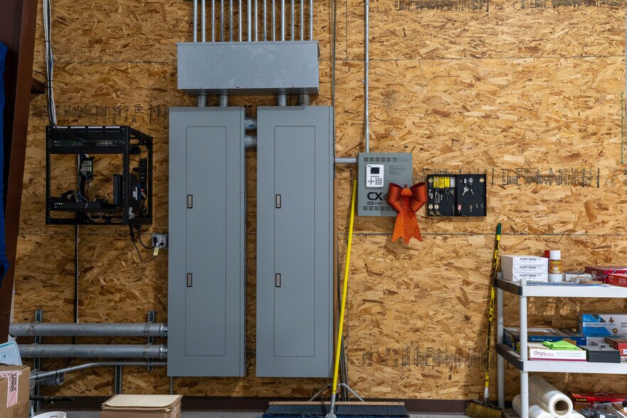 More Photos Of 113 Bufkin Ln, Lockhart Refrigeration Cold Storage For Lease