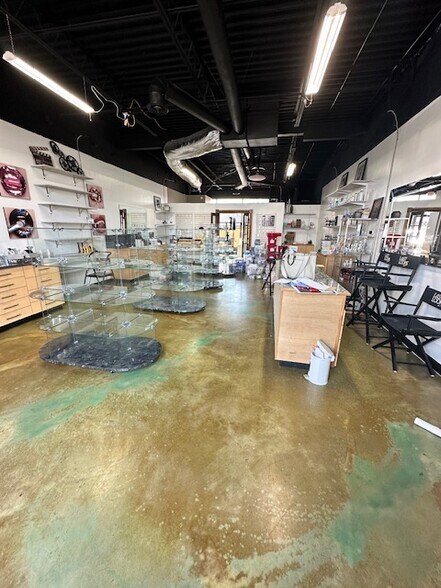 More Photos Of 6630-6638 NW 36th St, Bethany Unknown For Lease