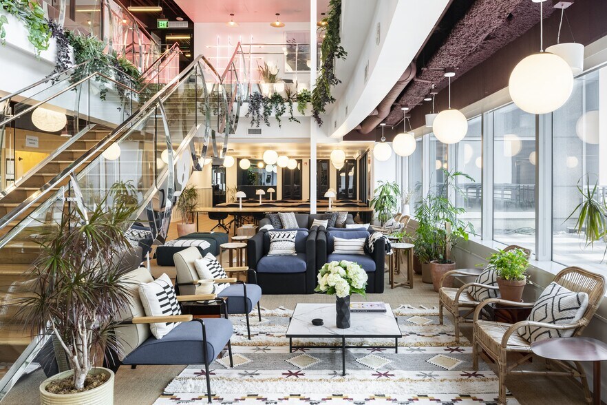 More Photos Of 555 W 5th St, Los Angeles Office For Lease