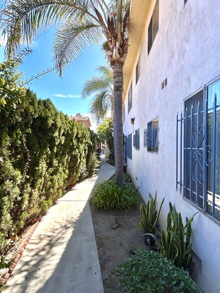 More Photos Of 6214 S Victoria Ave, Los Angeles Apartments For Sale