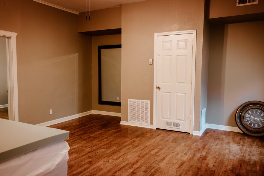 More Photos Of 10 S Silver St, Paola Office For Sale