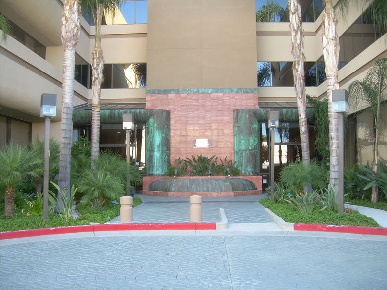 21731 Ventura Blvd, Woodland Hills, CA 91364 Office For Lease