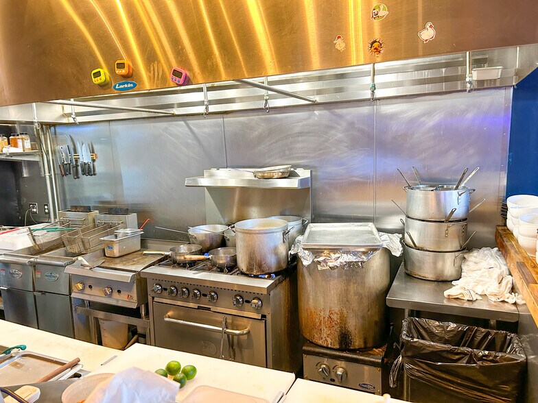 More Photos Of 69 St Michael St, Mobile Restaurant For Sale