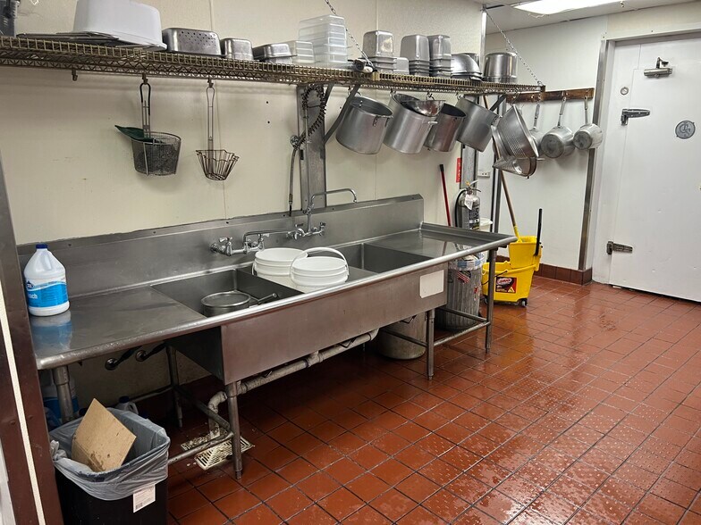More Photos Of 1020 W Buchanan St, California Fast Food For Sale