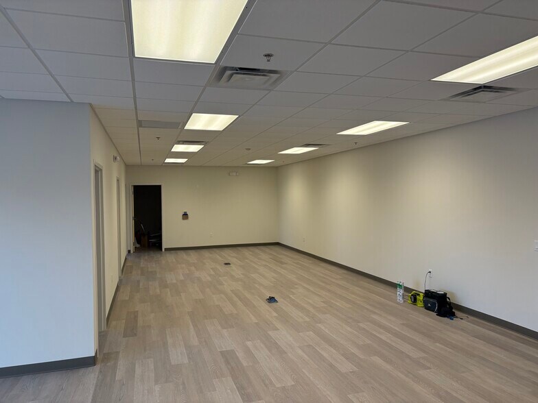 More Photos Of 395 Hickman Dr, Sanford Warehouse For Lease