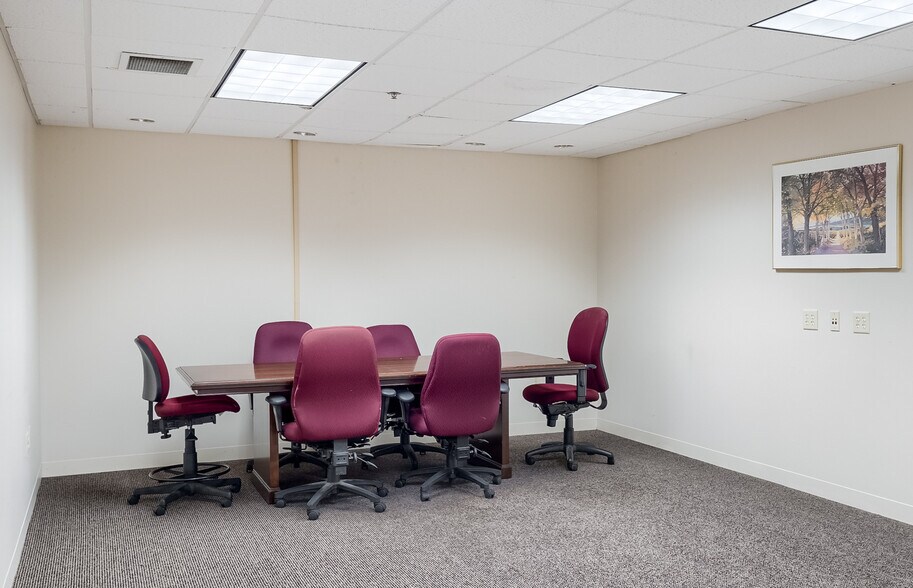 More Photos Of 56 Common St, Barre Office For Lease