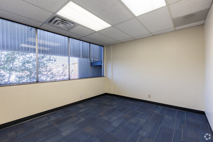 More Photos Of 6851 Lennox Ave, Van Nuys Office For Lease