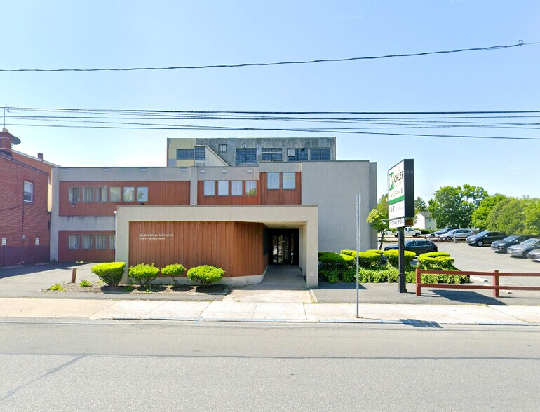 More Photos Of 20 W Lancaster Ave, Shillington Office For Lease