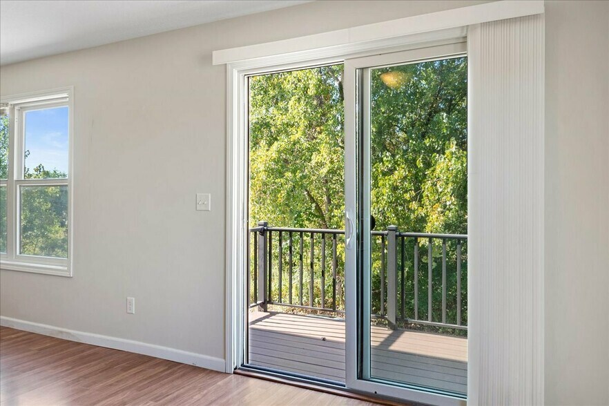 More Photos Of 1391 MT Zion Pky, Mount Zion General Retail For Sale