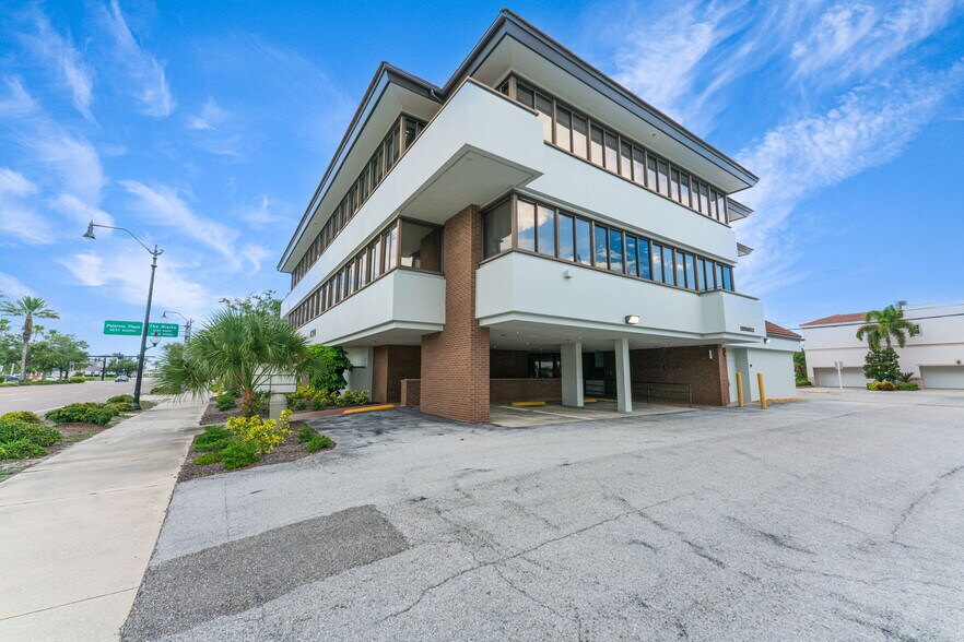 More Photos Of 420 Tamiami Trl S, Venice Medical For Sale