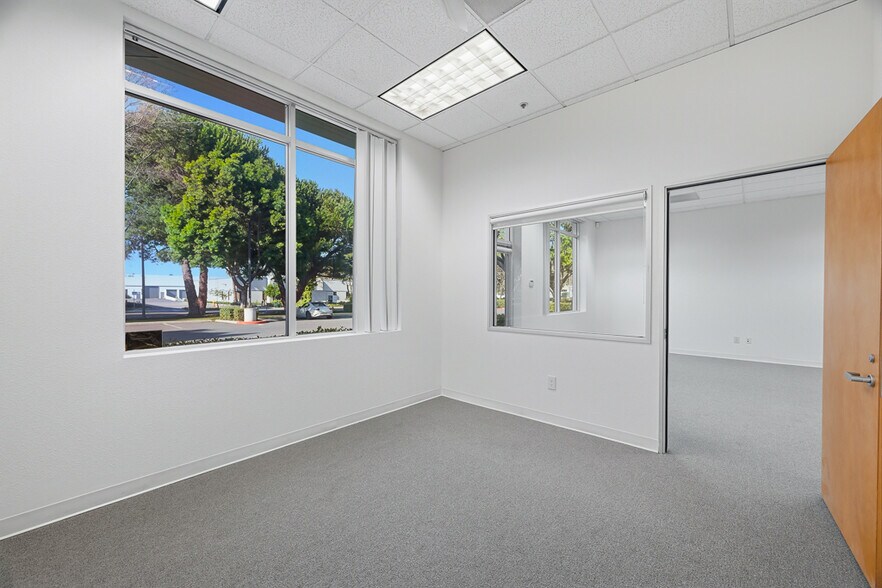More Photos Of 2130-2162 Ringwood Ave, San Jose Showroom For Sale