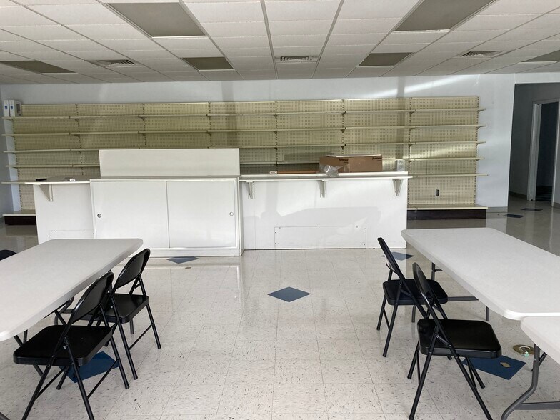 More Photos Of 6900 Pine Forest Rd, Pensacola Warehouse For Lease