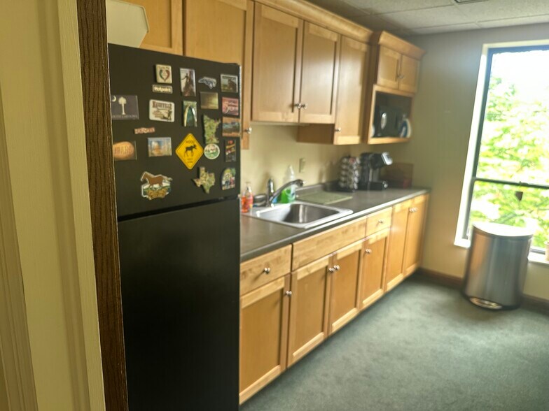 More Photos Of 700 McKnight Park Dr, Pittsburgh Office For Sale