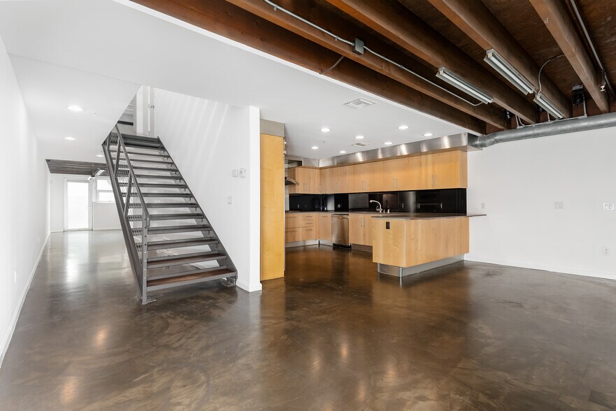 More Photos Of 2100 Abbot Kinney Blvd, Venice Office For Lease