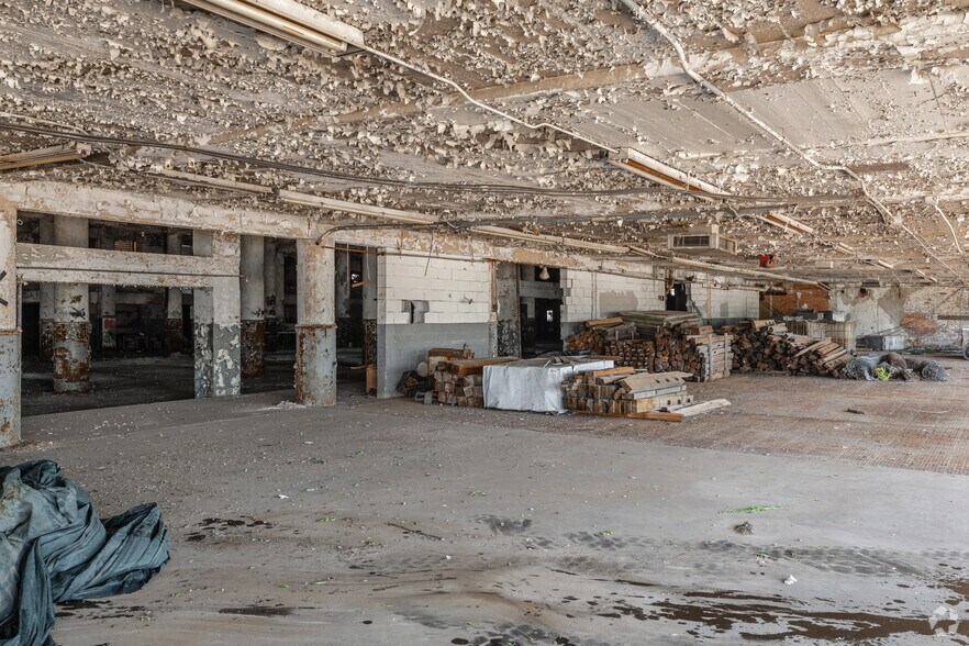 More Photos Of 40 E Garfield Blvd, Chicago Flex For Sale