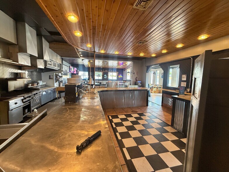 More Photos Of 205 S Arizona, Butte Restaurant For Sale