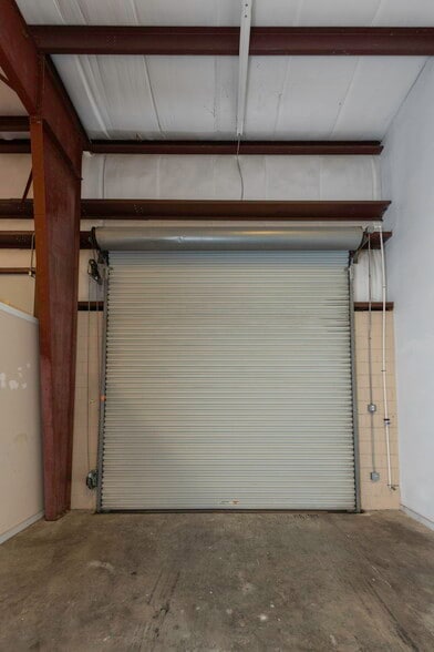 More Photos Of 565 Frederica Ln, Dunedin Warehouse For Lease