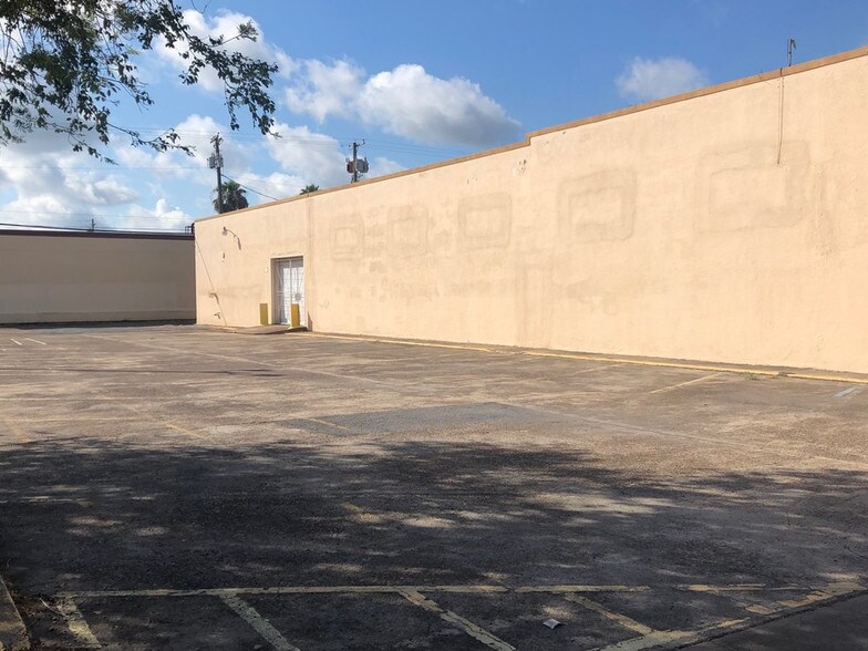 More Photos Of 270 N Sam Houston Blvd, San Benito Light Manufacturing For Lease