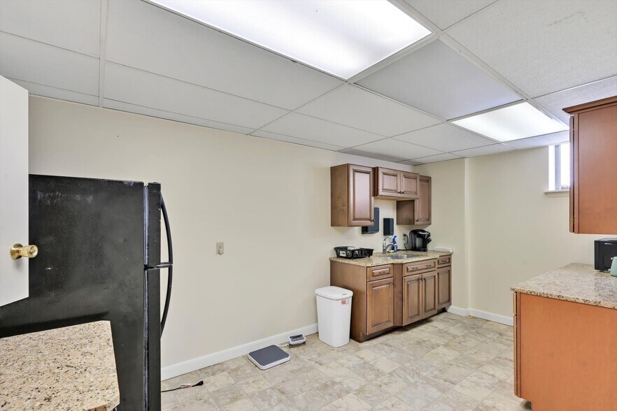 More Photos Of 780 Claremont Ave, Tamaqua Office For Sale