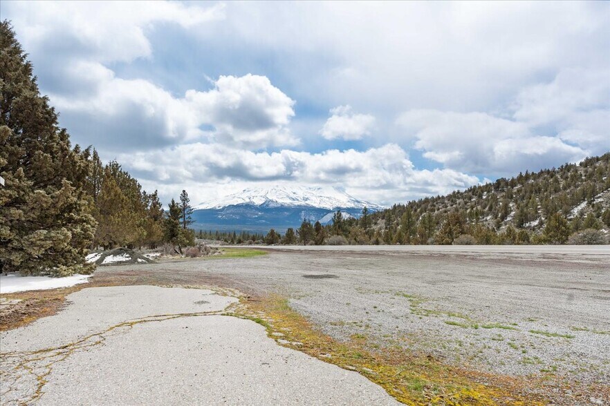 More Photos Of 17604 US-97 Hwy, Weed Apartments For Sale