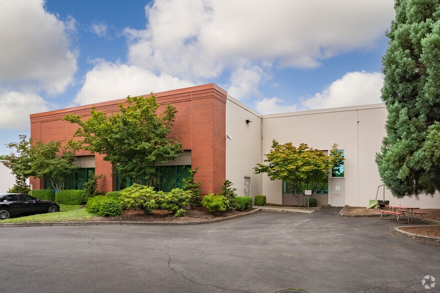 More Photos Of 11719-11731 NE Glenn Widing Dr, Portland Unknown For Lease