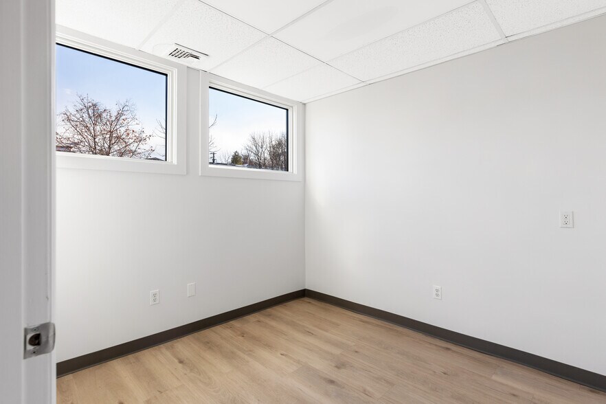 More Photos Of 152 E Main St, Huntington Medical For Lease