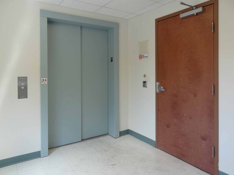 More Photos Of 1311-1319 Pineview Dr, Morgantown Medical For Lease