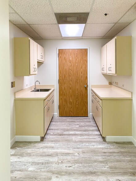 More Photos Of 1830 Town Center Dr, Reston Medical For Sale