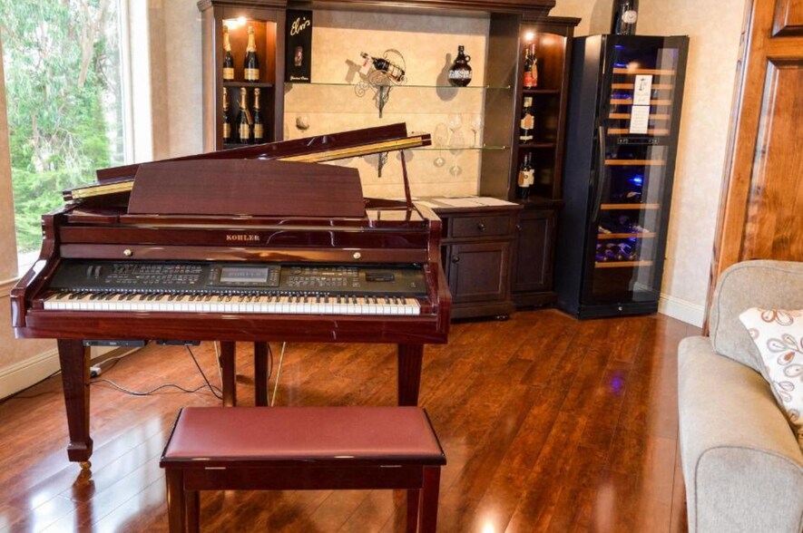 More Photos Of 1005 S Main St, Fort Bragg Hotel For Sale