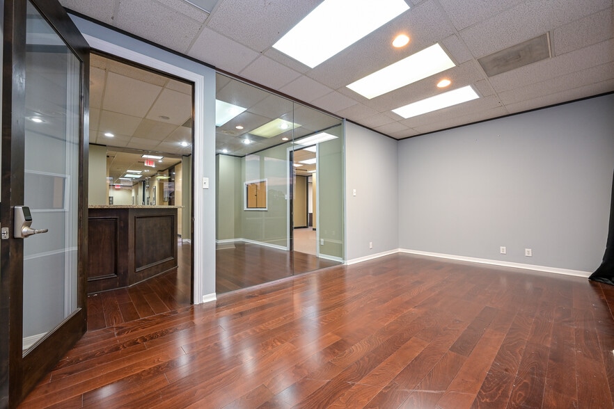 More Photos Of 5625 Cypress Creek Pky, Houston Office For Sale