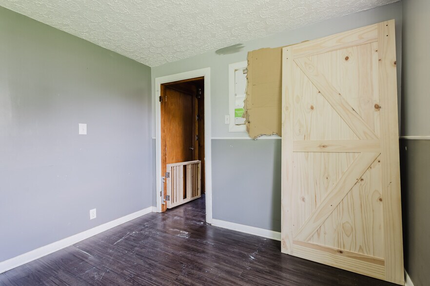 More Photos Of , Lexington Specialty For Sale