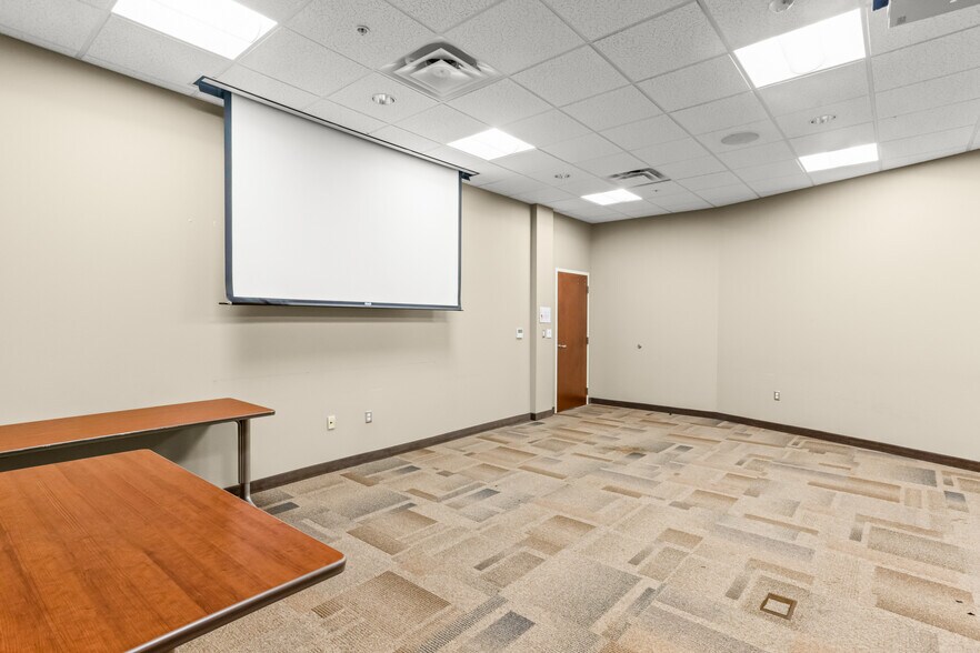 More Photos Of 2800 Grays Creek Dr, Arlington Office For Sale