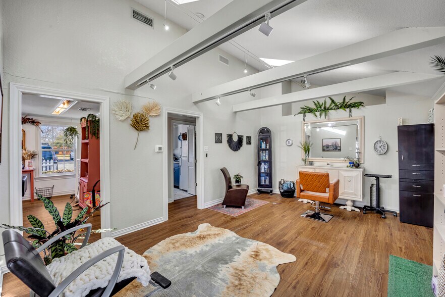 More Photos Of 808 W Abram St, Arlington Freestanding For Sale