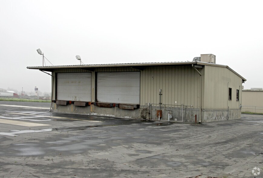 More Photos Of 4416 S K St, Tulare Truck Terminal For Lease