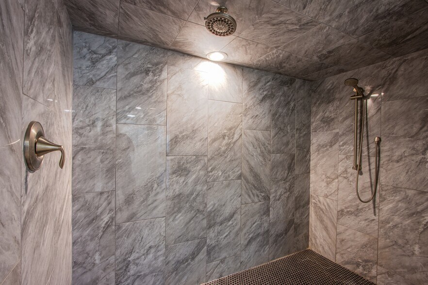 More Photos Of 4251 W Oquendo Rd, Las Vegas Light Distribution For Sale