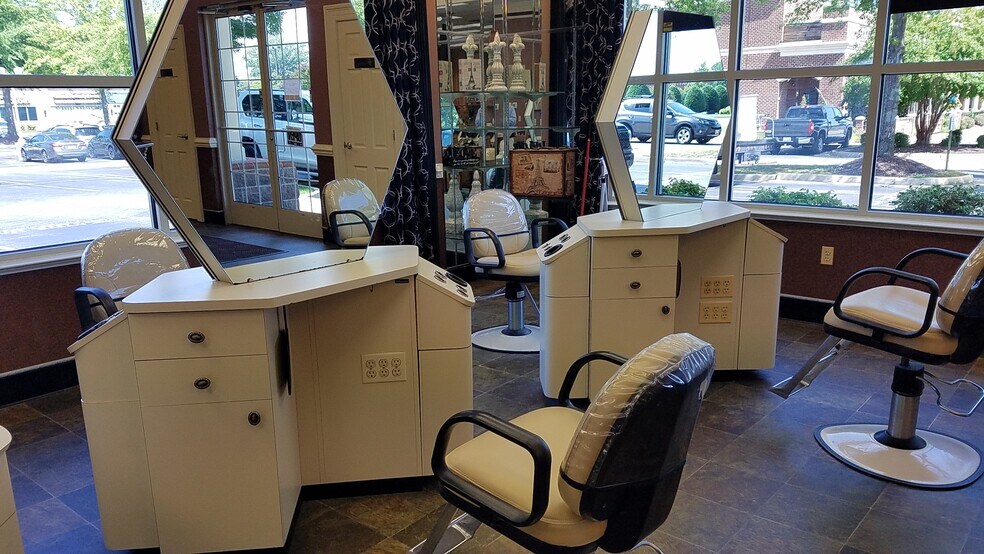 More Photos Of 1260-1272 Alverser Plz, Midlothian Storefront Retail Office For Lease