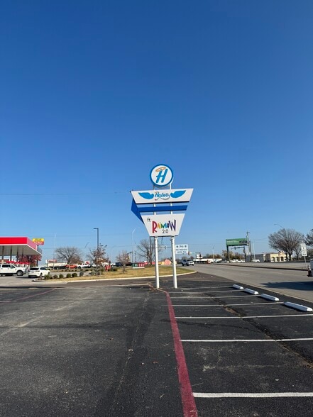 More Photos Of 3500 Alta Mere Dr, Fort Worth Restaurant For Lease