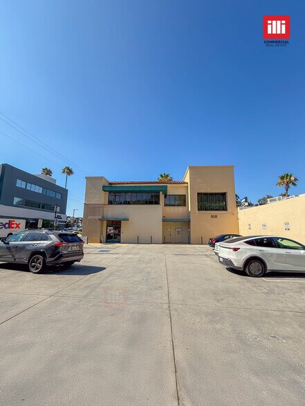 More Photos Of 16952 Ventura Blvd, Encino Medical For Lease