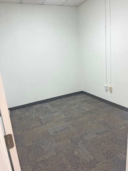 More Photos Of 102-122 Railway Ln, Hagerstown General Retail For Lease